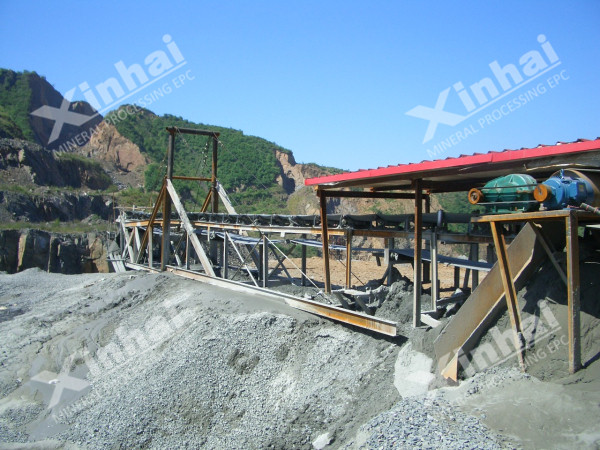 Conveying gold tailings